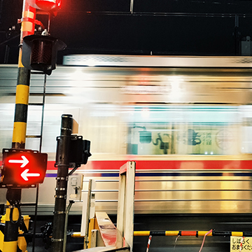 Chitose-Karasuyama Station’s Crossing_image3