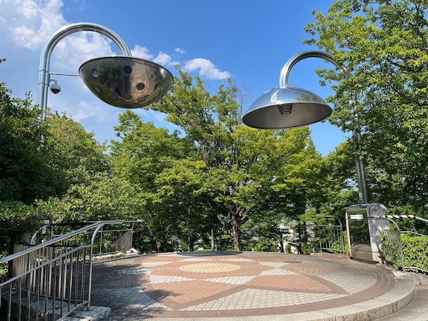 シャワーヘッド型街路灯の写真