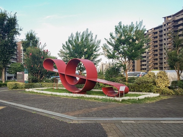 ト音記号のオブジェの写真